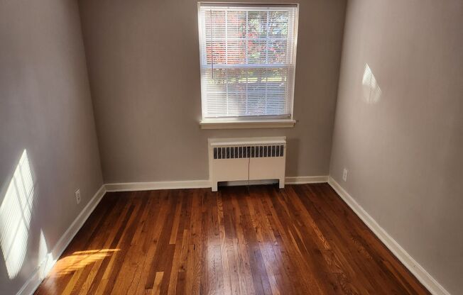 2 beds, 1 bath, 897 sqft, $2,335, Unit F-14