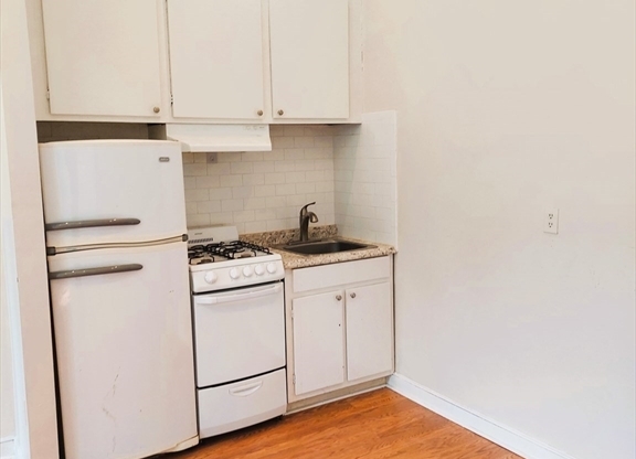 Studio, 1 bath, 425 sqft, $2,650, Unit 2F