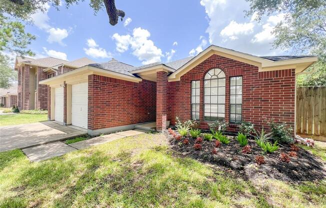 1035 WENTWORTH DR
