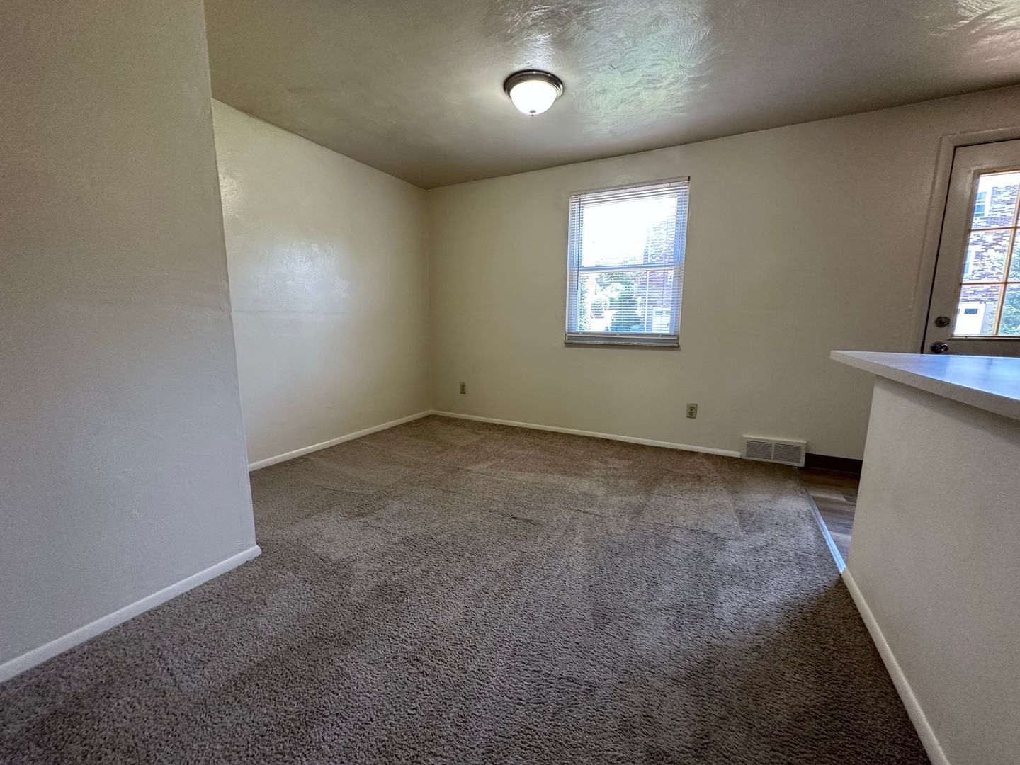 Tremendous Townhome in Plum with a Huge Primary Bedroom! Back Patio and Yard! CALL TODAY!