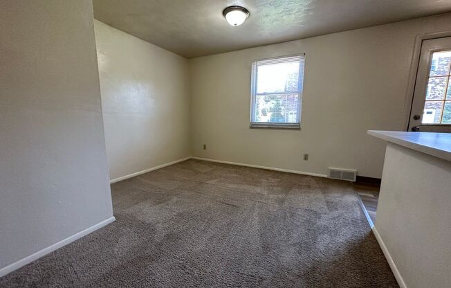 Tremendous Townhome in Plum with a Huge Primary Bedroom! Back Patio and Yard! CALL TODAY!