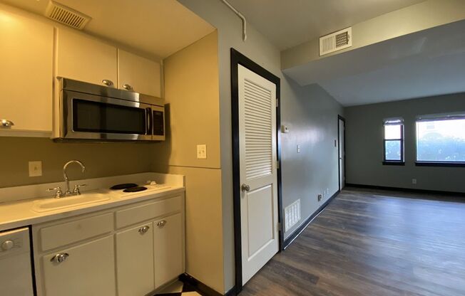 SEE IT NOW: Charming Art Deco-Inspired Studio in Kansas City!