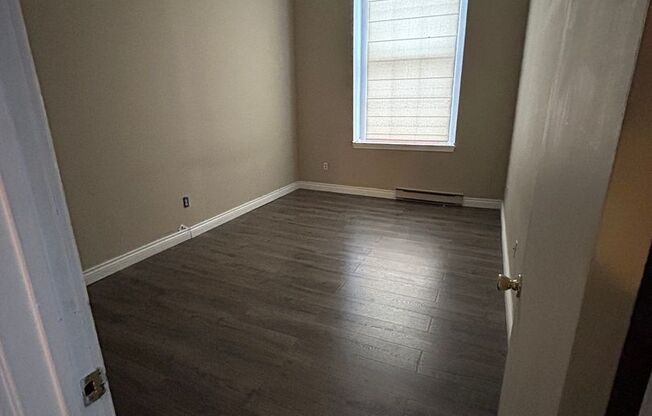 Cozy & Large 2 Bed 1.5 Bath in Lowell!