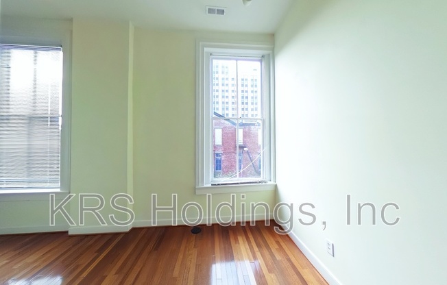 123 E BROAD ST