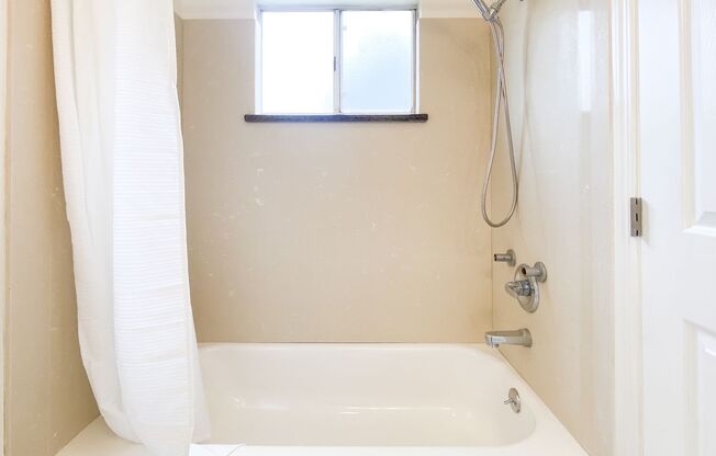 1 bed, 1 bath, $2,095, Unit 01