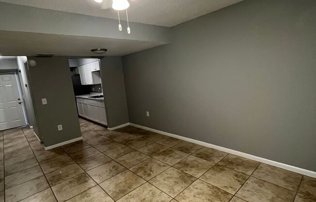 2 Bed| 1 Bath NEW CARPET !