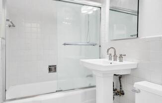 55 E 9 ST