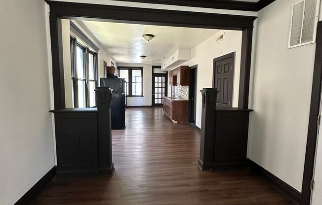 2 beds, 1 bath, $1,600, Unit 1F