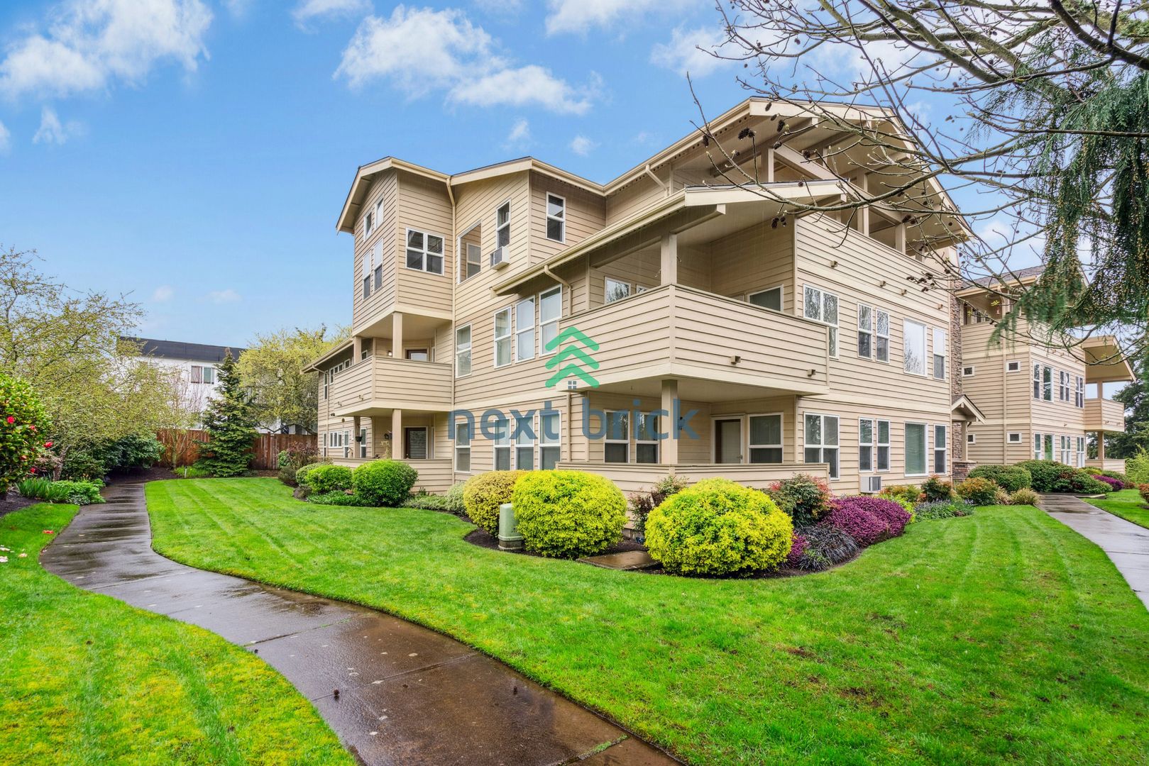 Beautiful 2 bedrooms and 2 bathrooms Condo Ready for Rent !