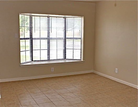 3 beds, 2 baths, $1,275