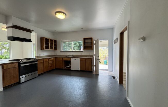 2 BD 1 BA home with easy transit