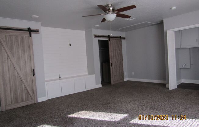 3 beds, 2 baths, $1,300