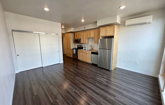 Studio, 1 bath, 430 sqft, $1,799, Unit Unit 612