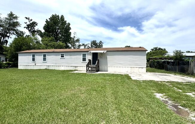 3 Bedroom / 2 Bathroom Westside Mobile Home