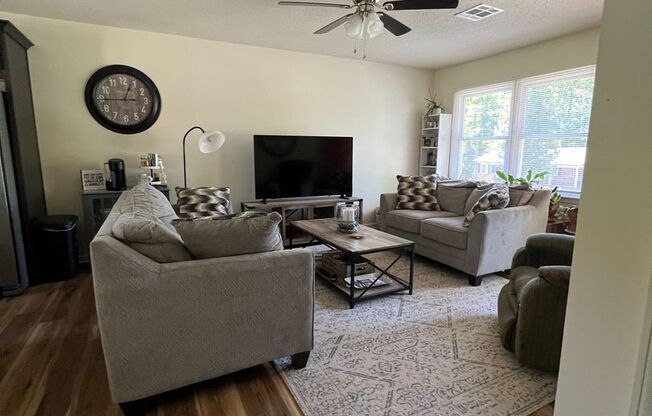 2 beds, 1 bath, 855 sqft, $1,350, Unit 10A