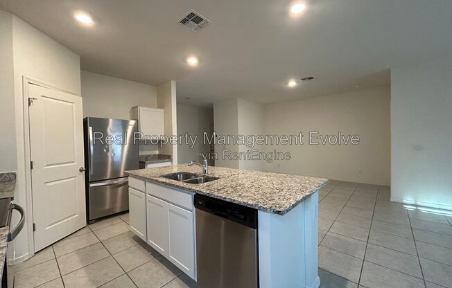 6512 W MAGDALENA LN