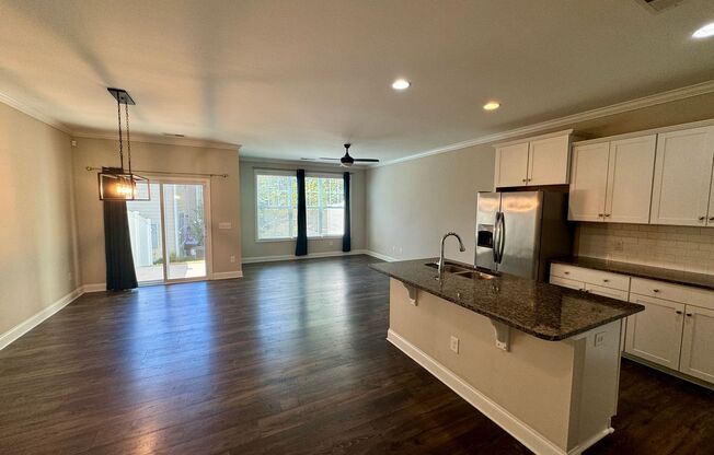 Beautiful 3BR/2.5BA Townhome in the Woods at Davis Lake