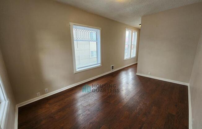 1523 W SHARP AVE
