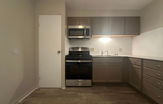 1 bed, 1 bath, 575 sqft, $973, Unit 71