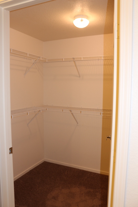 2 beds, 2 baths, $1,495, Unit Bldg. 7 -Clark County-