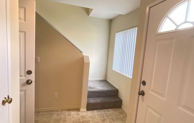 1 bed, 2 baths, 800 sqft, $2,295, Unit B