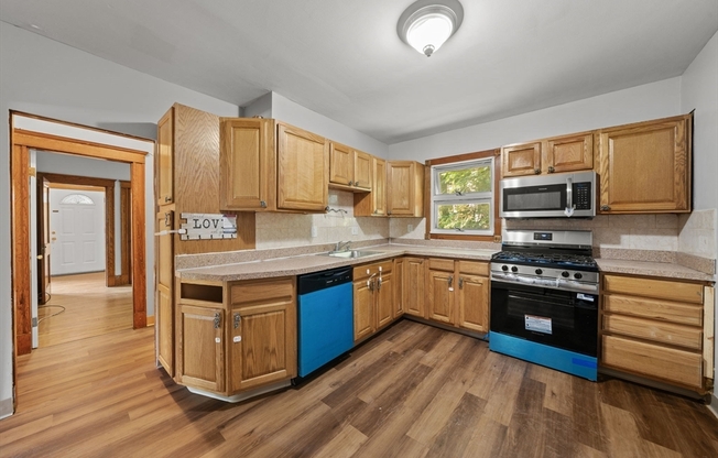 2 beds, 1 bath, 2,080 sqft, $3,000, Unit 2