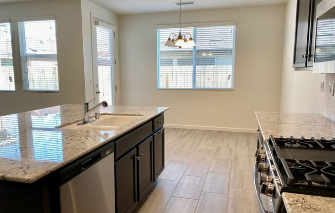 $2,295 Locan & Ashlan, 3 Bedroom - Traverse Ln, Clovis