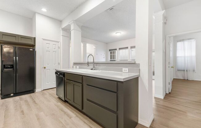 834 Lake Evalyn Dr. - 3 bedroom 2 bath 2 car garage