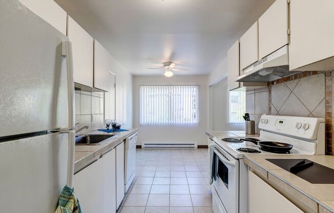 3 beds, 1 bath, 900 sqft, $1,850, Unit 18