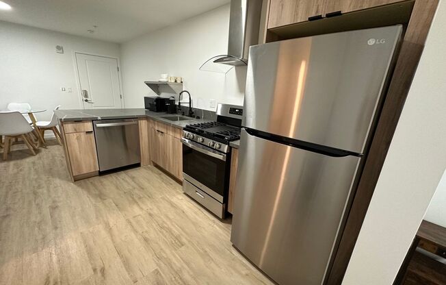 1577 N Fair Oaks