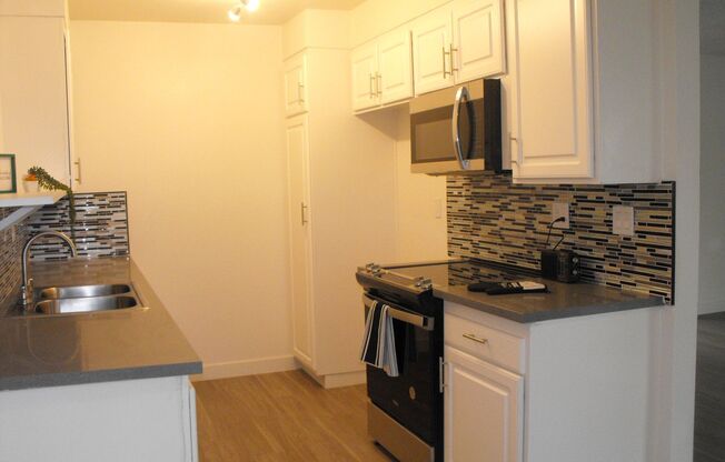 1 bed, 1 bath, 750 sqft, $2,117, Unit Unit 14H