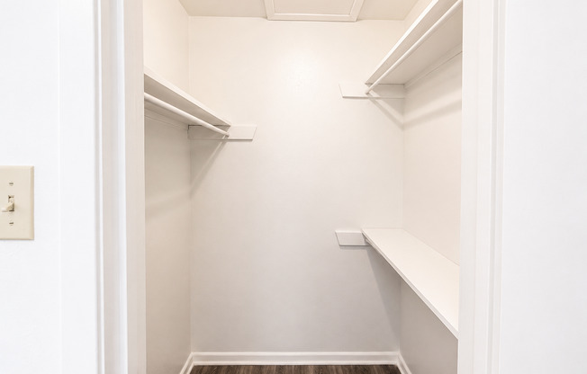 2 beds, 1 bath, 750 sqft, $1,005