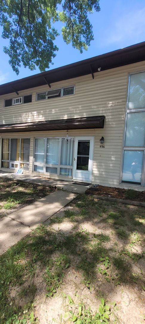 Spacious 3-Bedroom Townhome with Convenient Amenities