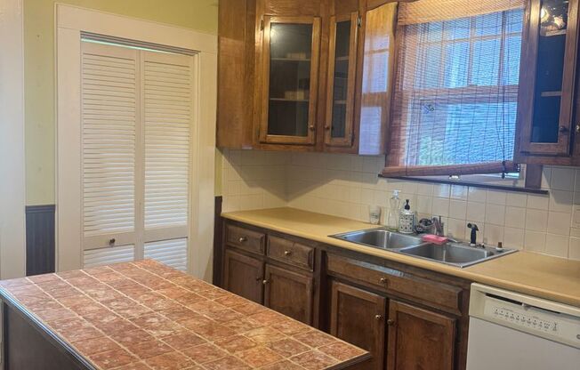 3 beds, 1 bath, $2,100