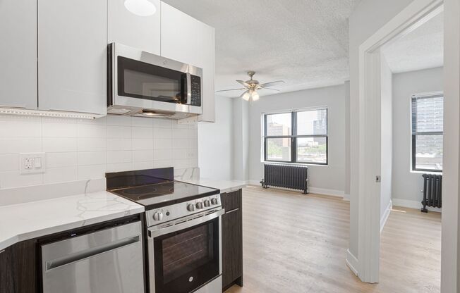 2 beds, 1 bath, 430 sqft, $2,150, Unit 7E
