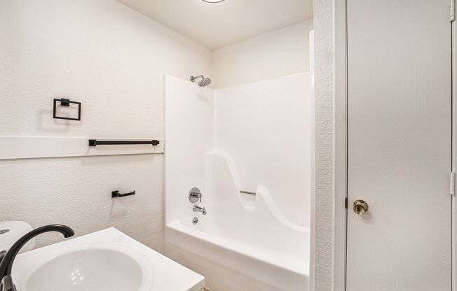 1 bed, 1 bath, 407 sqft, $850, Unit 6924 Unit #03