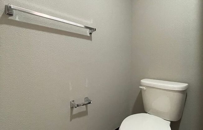 1 bed, 1 bath, 600 sqft, $1,100, Unit Azul Apartments- #257