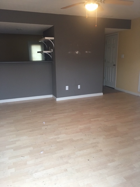 2 bedroom, 2.5 bath townhouse: Oaklawn Park