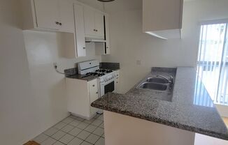 2 beds, 1 bath, $2,525, Unit 20