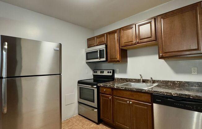 For Rent: Spacious Urban Living at 1322-1324 Eutaw Pl – Your Ideal City Dwelling!