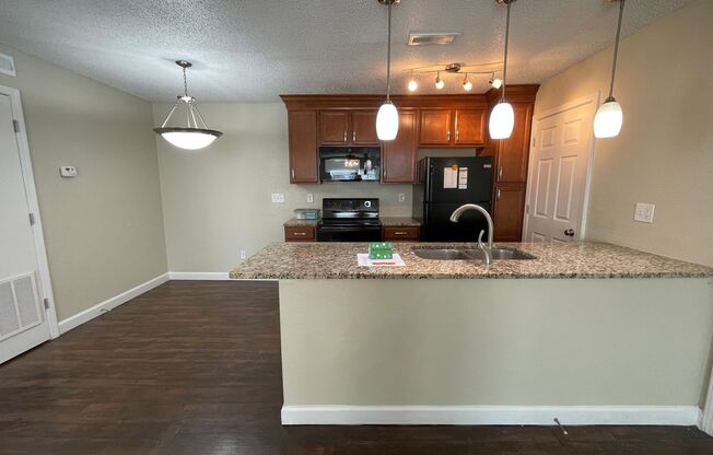 1 bed, 1 bath, 652 sqft, $1,325, Unit #707