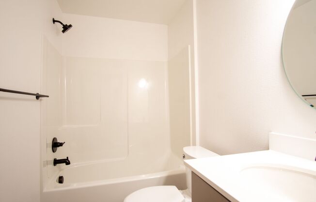 Studio, 1 bath, 326 sqft, $1,175, Unit 204