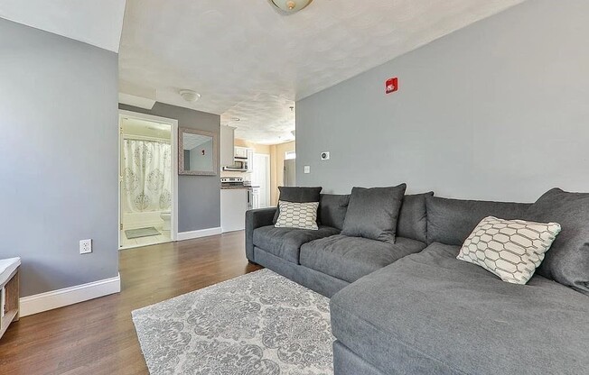 2 beds, 1 bath, $2,850, Unit 1