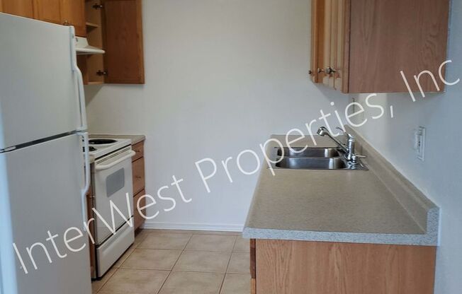 2 beds, 1 bath, 975 sqft, $1,495, Unit 007