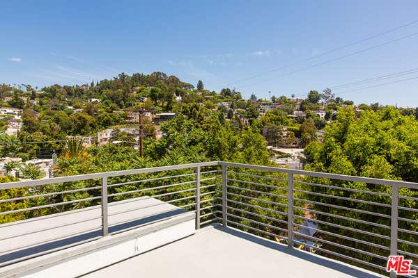 3907 DE LONGPRE AVE