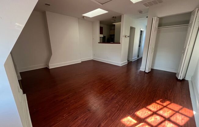 Studio, 1 bath, 400 sqft, $1,000, Unit 112 Apt. 4