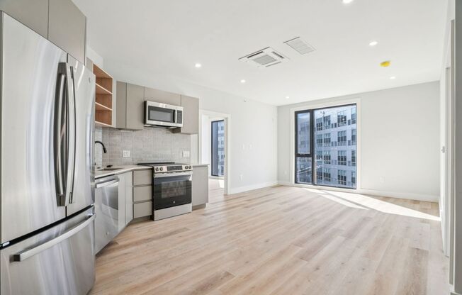 2 beds, 1 bath, $2,550, Unit 205