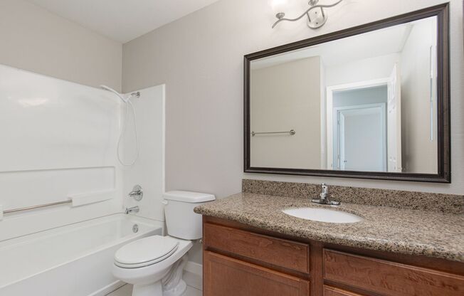 2 beds, 2 baths, $1,400, Unit Building 4