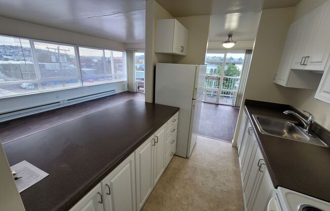 2 beds, 1 bath, 820 sqft, $2,995, Unit R-404