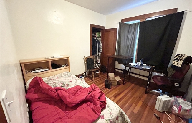 3 beds, 1 bath, $2,500, Unit 3